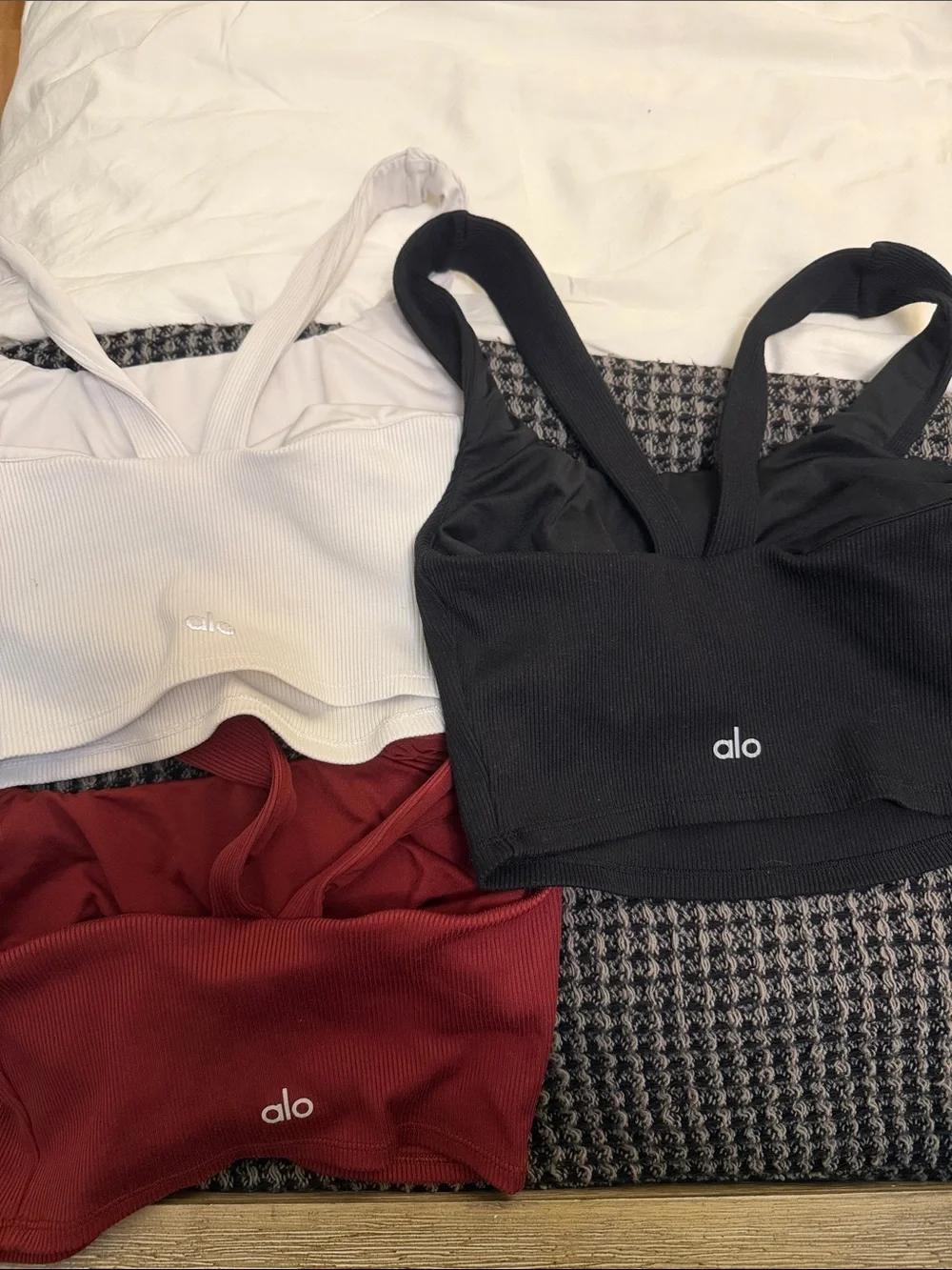 Bundle of Alo yoga Ribbed Chic Bra Tank XS